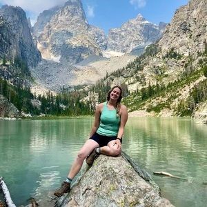 Meet your Posher, Caitlin